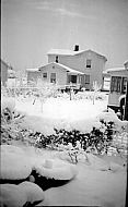  : Snow shuts