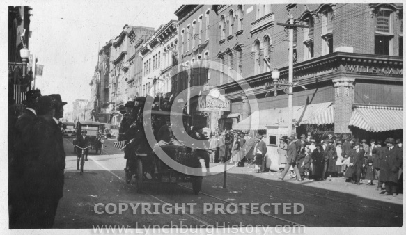 Main Street - Lynchburg Virginia - Crowds