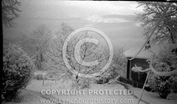  : Snow shuts