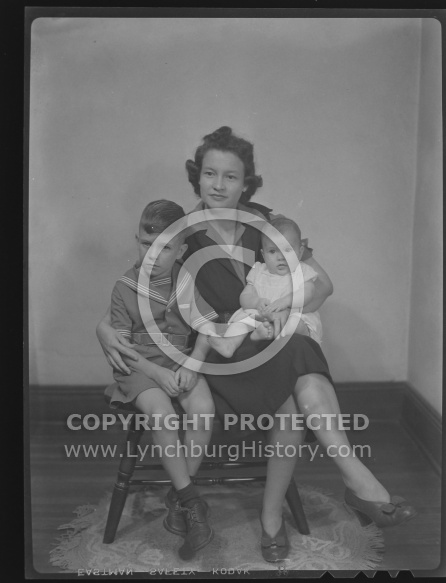  : HELEN LAYNE, SON ALAN BABY & GROUP, AUGUST