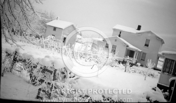  : Snow shuts