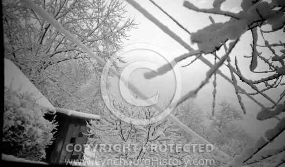  : Snow shuts
