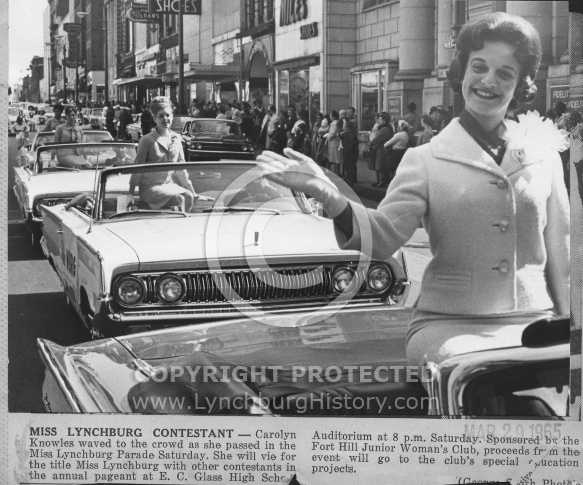  : Main st parade Ft Hill Womanclu