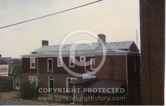  : Court st 500 blk back lhf