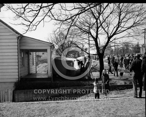  : Gordan Thomas - Car in Wright's yard
