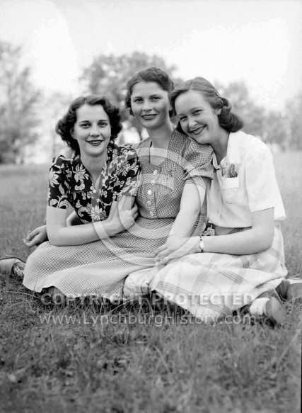  : GROUP MARGARET BROWN, JOSEPHINE HARVEY, BERT HARVEY
