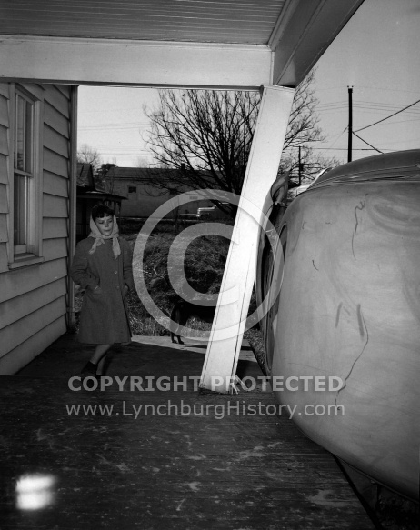  : Gordan Thomas - Car in Wright's yard