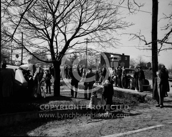  : Gordan Thomas - Car in Wright's yard
